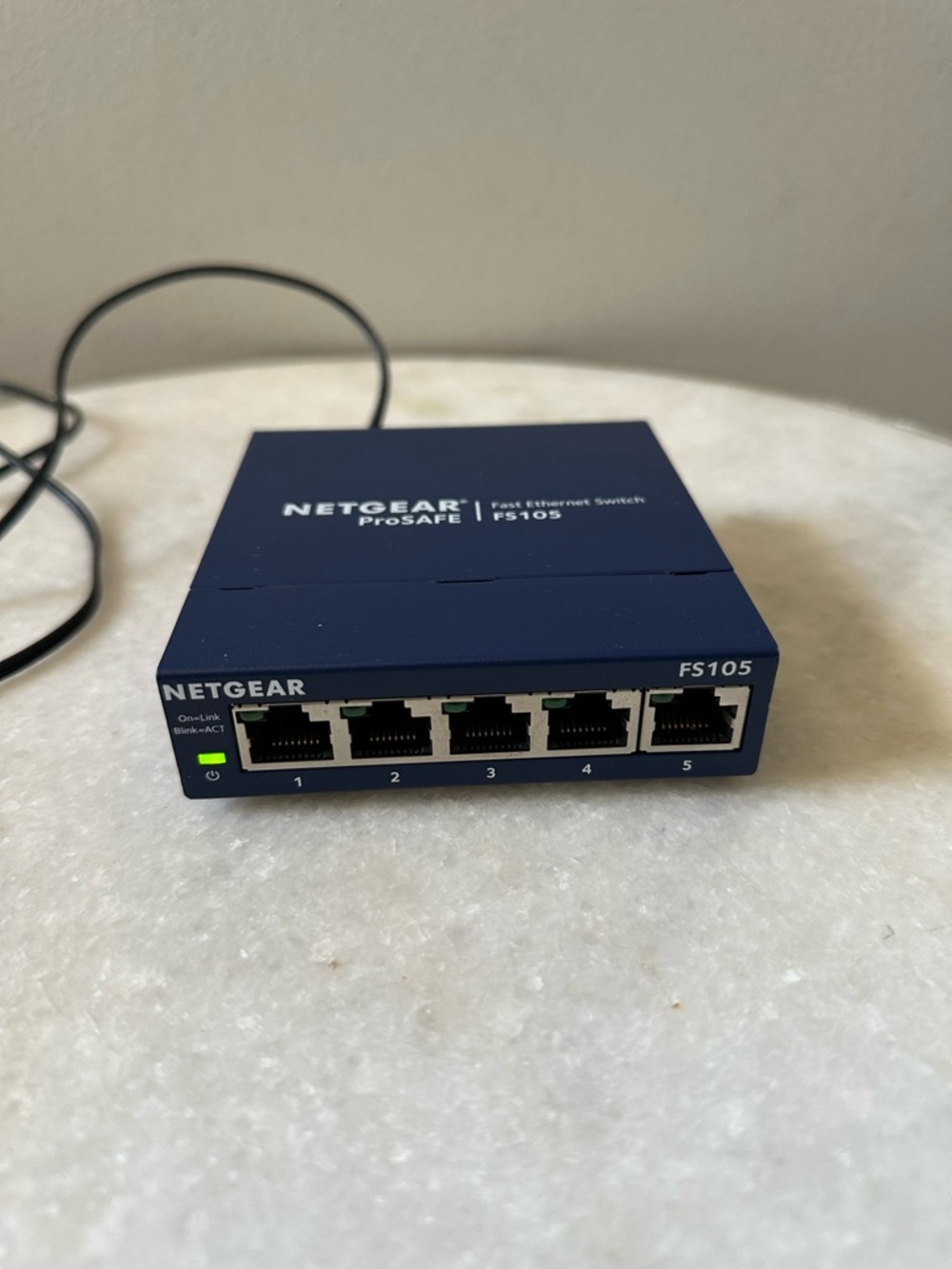 NETGEAR FS105 ProSafe Fast Ethernet Switch 5 Port 10/100 Mbps with Power Adapter